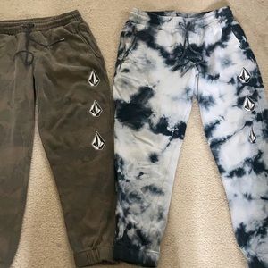 Volcom sweatpants tie dye and camo 2 pairs medium true to this